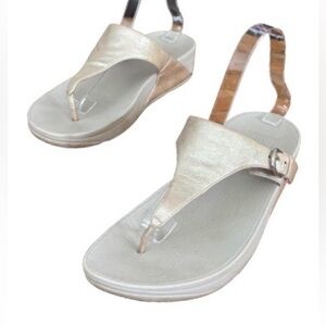 Fitflop metallic gld flip flops SZ 9 beach travel resortwear